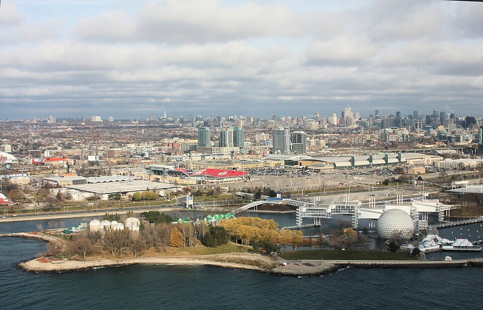 Toronto — international and multi-region stores for local businesses