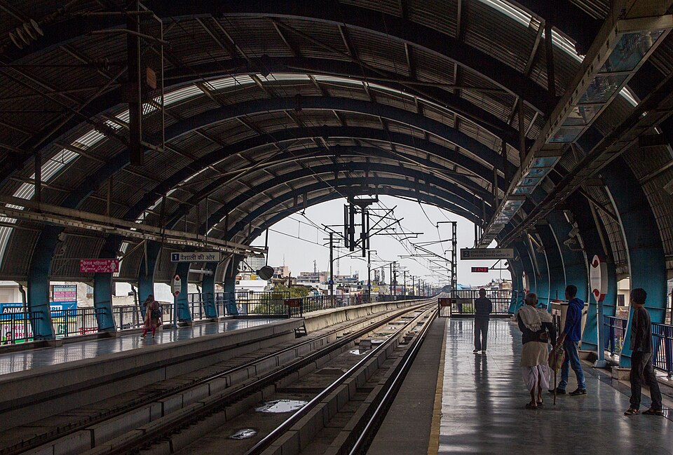 Laxmi Nagar — local market for online stores