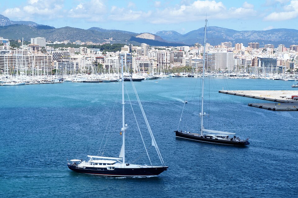 Palma de Mallorca — international and multi-region stores for local businesses