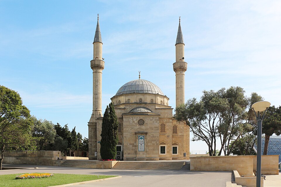 Baku — local market for mobile commerce apps