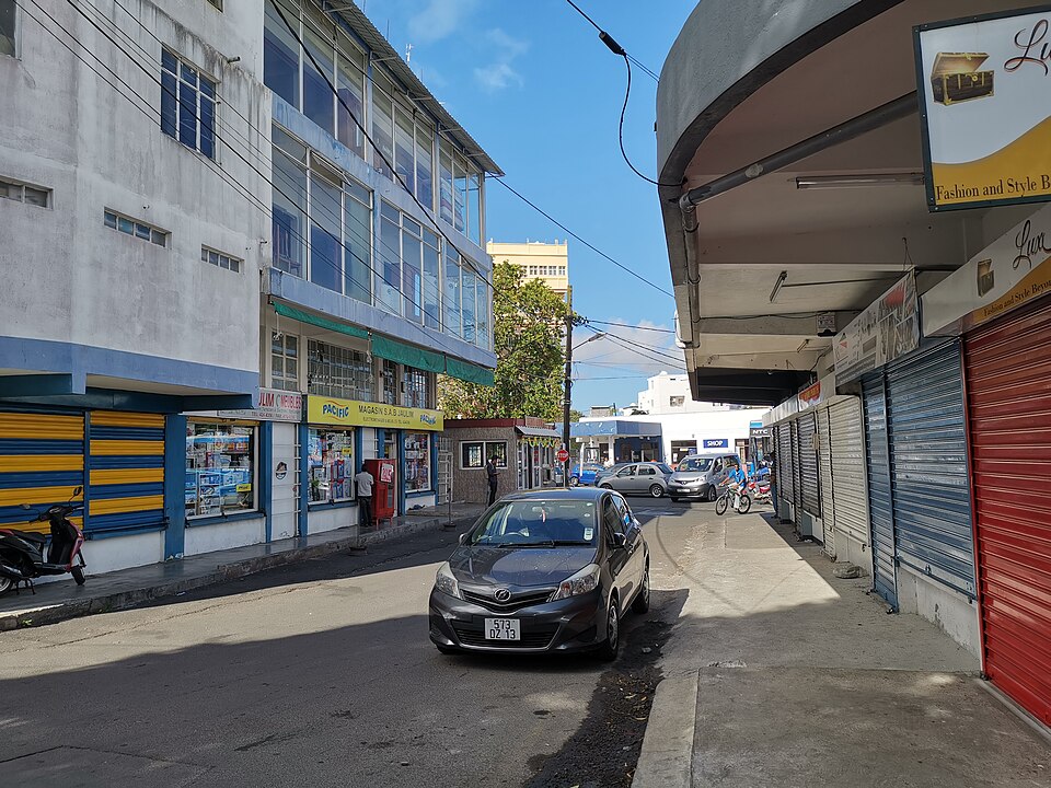 Quatre Bornes — local market for multi-vendor marketplaces