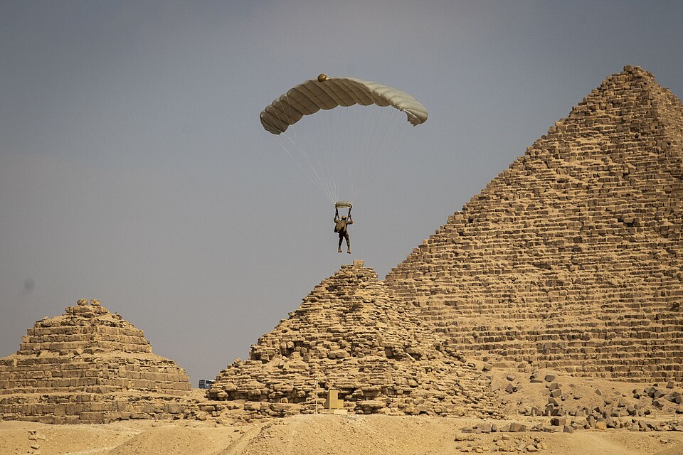 Giza — local market for custom e-commerce platforms