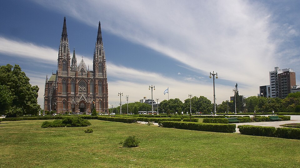 La Plata — multi-vendor marketplaces for local businesses
