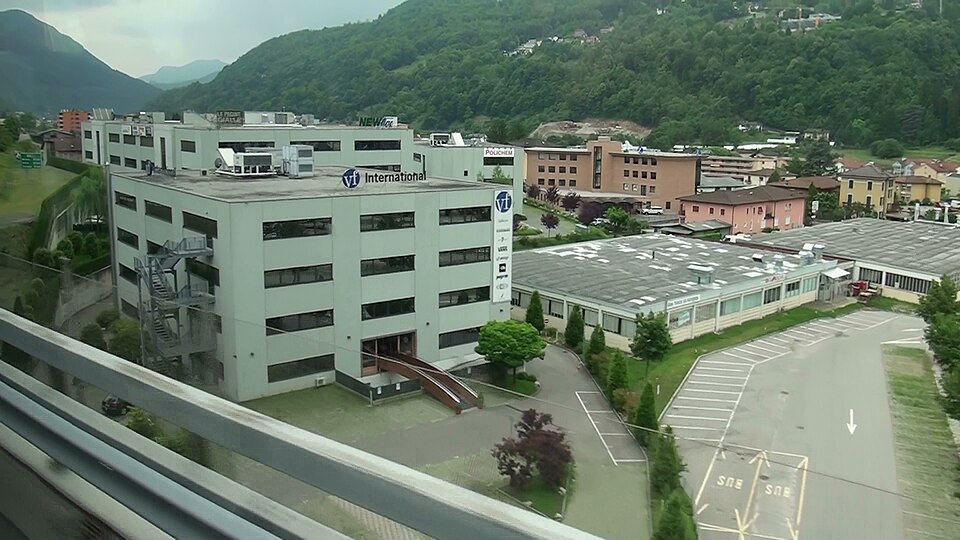Lugano — local market for custom e-commerce platforms