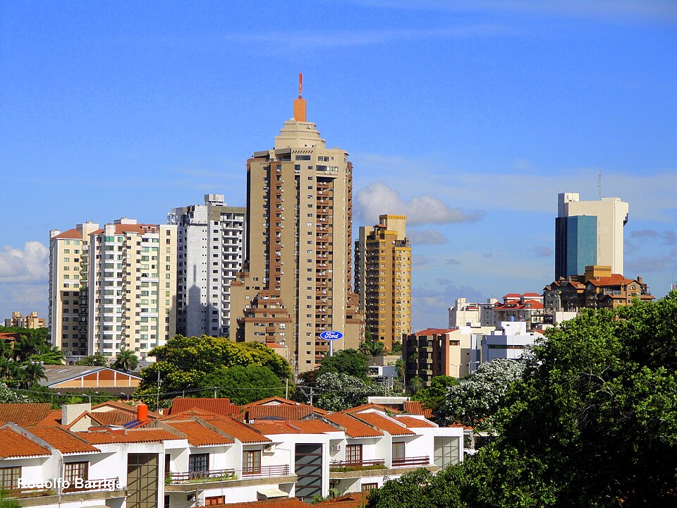 Santa Cruz de la Sierra — local market for custom e-commerce platforms