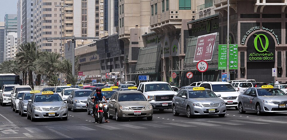 Abu Dhabi — local market for custom e-commerce platforms