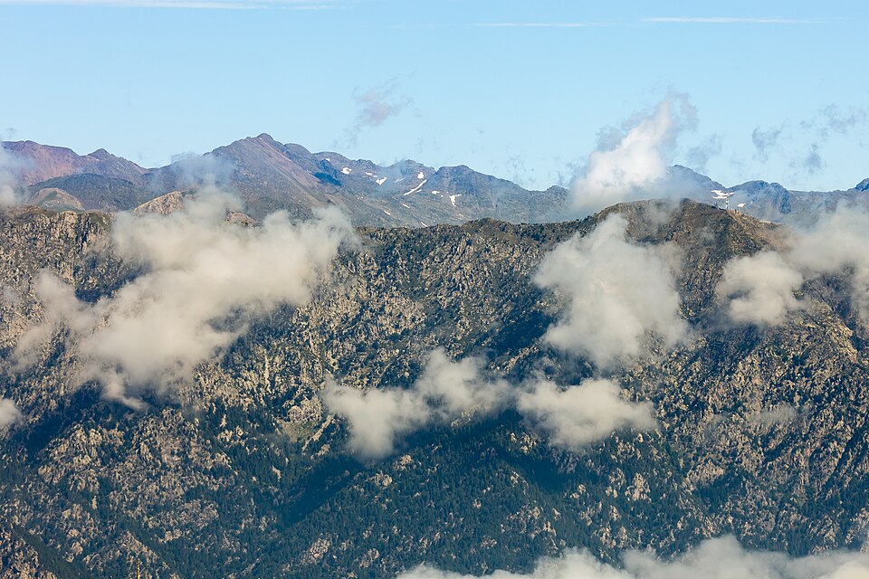 Andorra — international and multi-region stores for local businesses