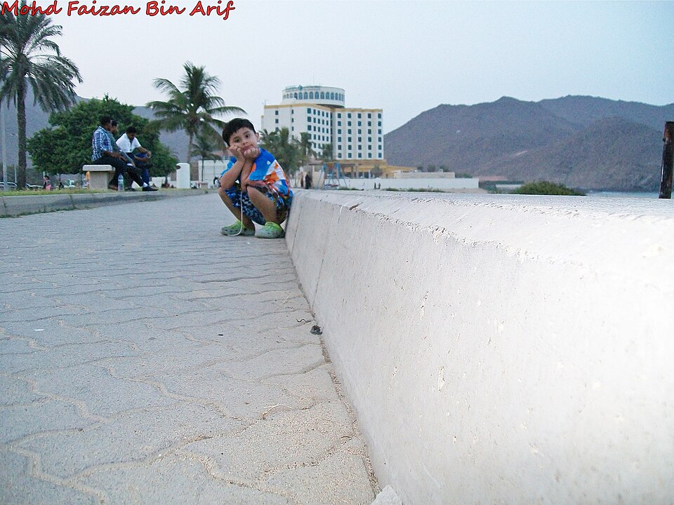 Khor Fakkan — local market for manufacturer and distributor portals