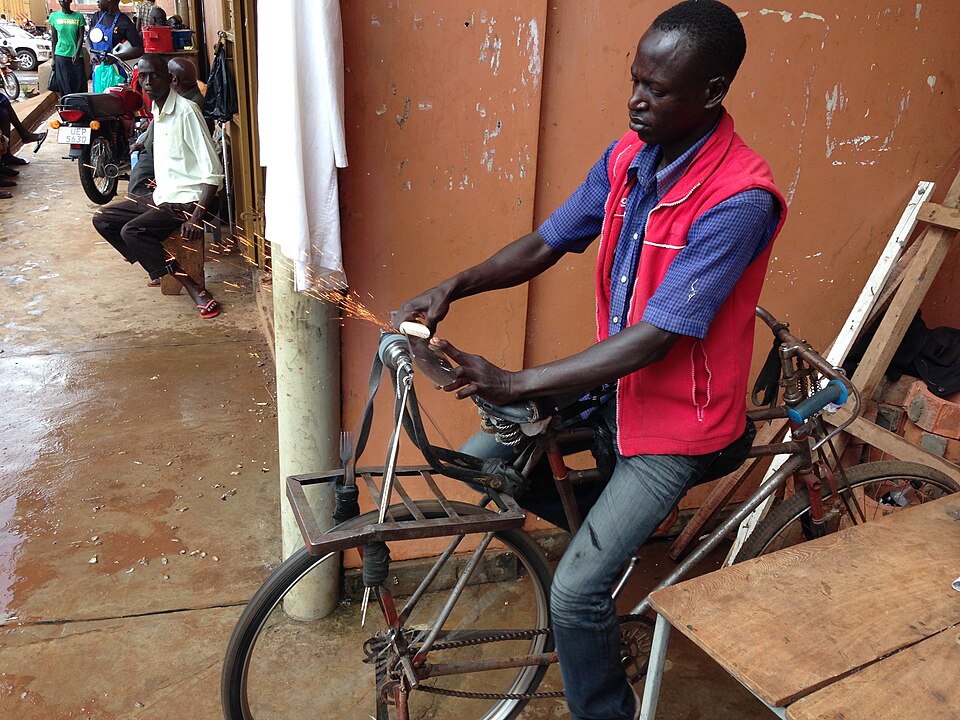 Lira — local market for international and multi-region stores