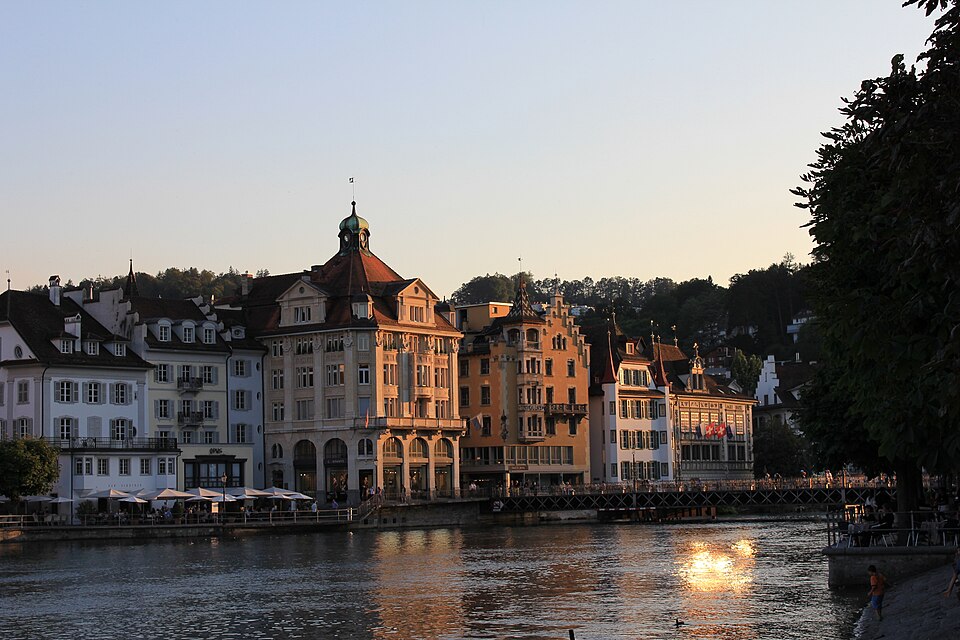 Lucerne — local market for custom e-commerce platforms