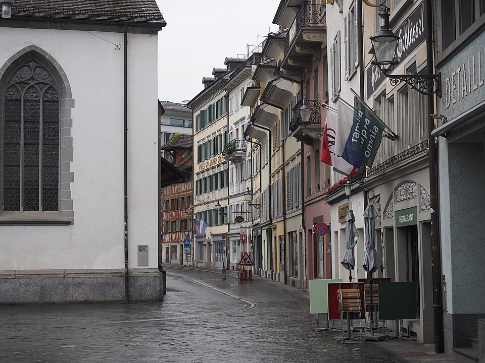 Lucerne — local market for international and multi-region stores